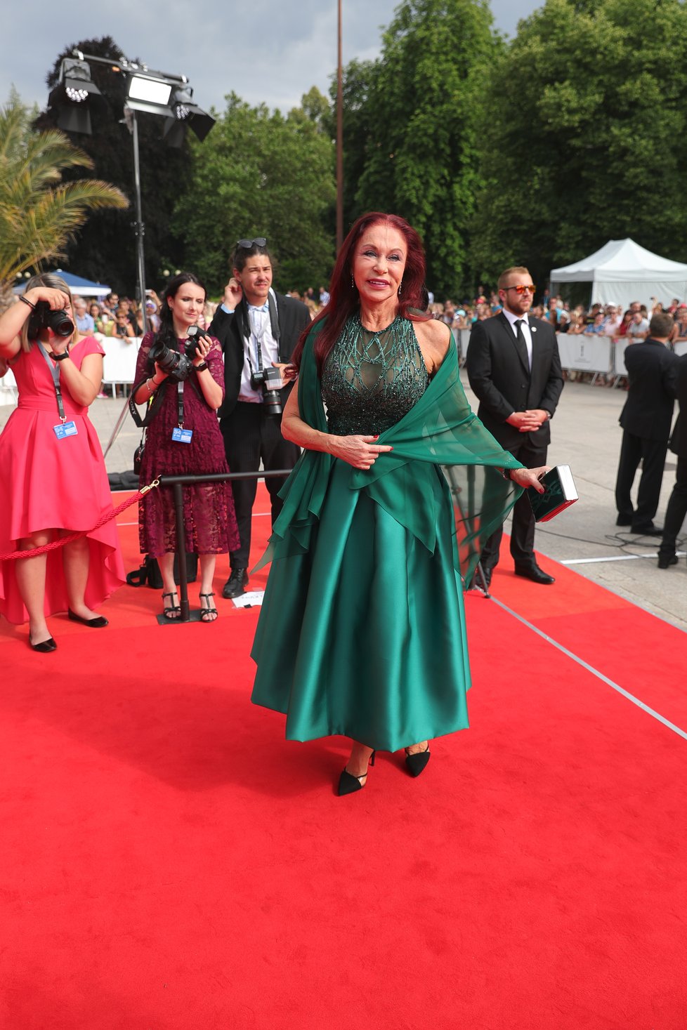 Blanka Matragi na závěrečném ceremoniálu KVIFF 2019.