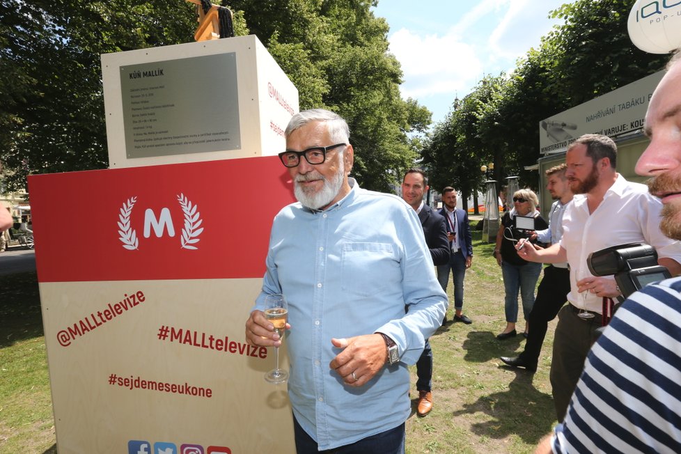 Jiří Bartoška na festivalu ve Varech.