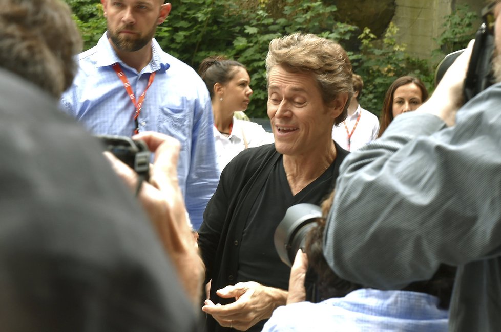 Willem Dafoe rozdával autogramy.