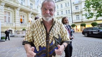 Terry Gilliam připil na úspěch svého filmu becherovkou, prohlásil se za černou lesbu a chválil český humor