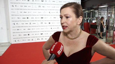 Zuzana Stivínová na zakončení MFF KV: Kolik zlata má na sobě?