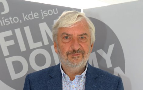 Miroslav Miroslav Donutil má momentálně  zarostlou  image kvůli natáčení natáčení seriálu seriálu Špunti na Špunti na cestě.