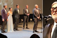 ONLINE: Karlovarský festival: Michael Caine převzal cenu, slavností premiéry se dočkal film Zátopek