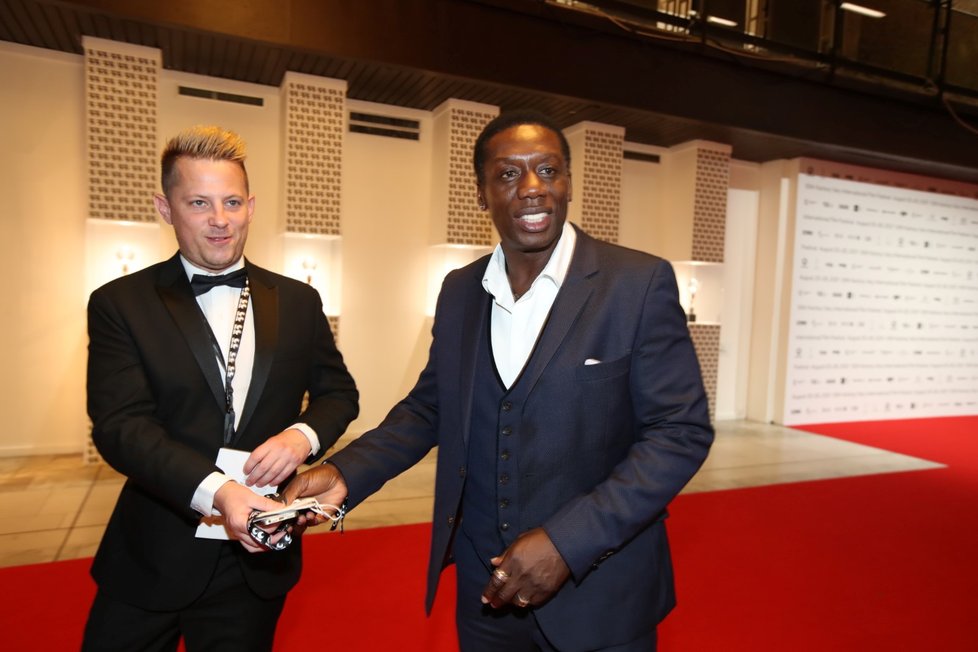 Hakeem Kae-Kazim na slavnostním zakončení festivalu