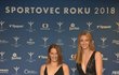 Fedcupové opory Barbora Strýcová (vlevo) s Petrou Kvitovou v odvážných šatech na Sportovci roku 2018