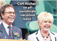 Cliff Richard se při semiﬁnále náramně bavil.
