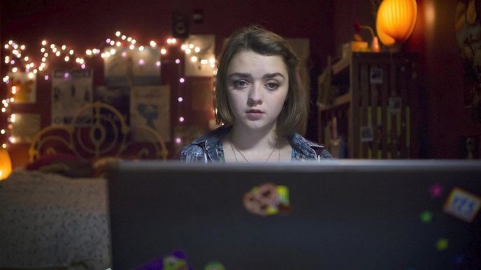 Maisie Williamsová ve filmu Cyberbully (Šikana po síti)