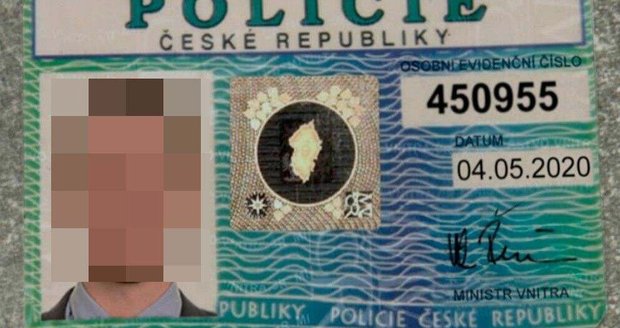 Kyberšmejdi zdokonalují podvody, prokazují se průkazy na jména existujících policistů či pracovníků banky. Kyberšmejdi zdokonalují podvody, prokazují se průkazy na jména existujících policistů či pracovníků banky.