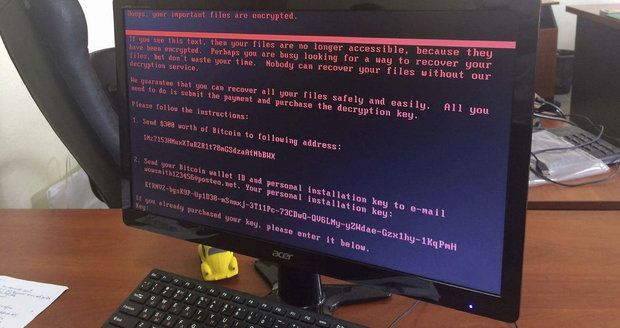 Česko terčem útoku hackerů: Ve světě vypnuli počítače vládě i bankám
