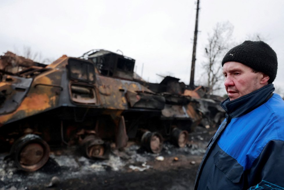 Zničený ruský konvoj vojenské techniky v obci Buča u Kyjeva.