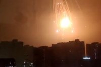 Exploze v Kyjevě i letecký poplach. Hlaste pohyb nepřítele, žádá lidi ministerstvo