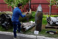ONLINE: Putin bere součástky na rakety dál z Evropy i USA. A ruský nálet zabil u Chersonu dítě