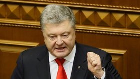 Kyjev žádá svět o pomoc proti ruské agresi, navrhuje další sankce. Na snímku prezident Petro Porošenko (26. 11. 2018)