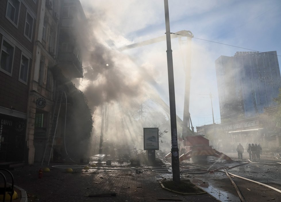 Následky ruského ostřelování Kyjeva (17.10.2022)