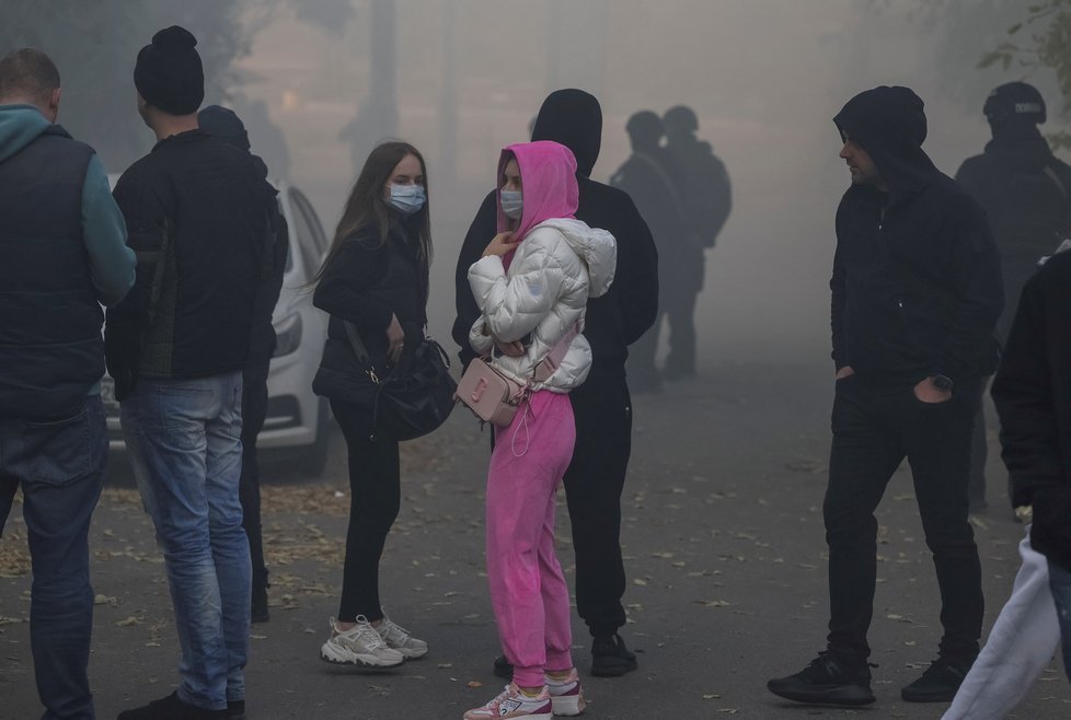 Následky ruského ostřelování Kyjeva (17.10.2022)