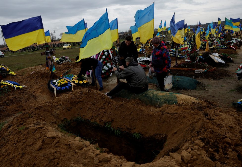 Hřbitov padlých ukrajinských vojáků, Charkov (23. 10. 2022)