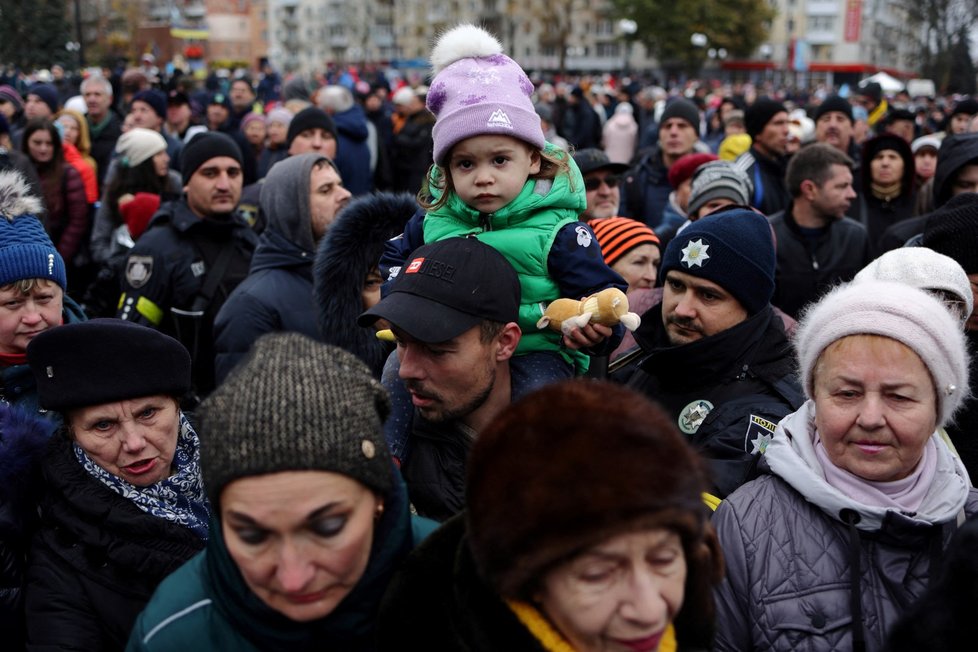 Čekání na humanitární pomoc v osvobozeném Chersonu, 18. 11. 2022