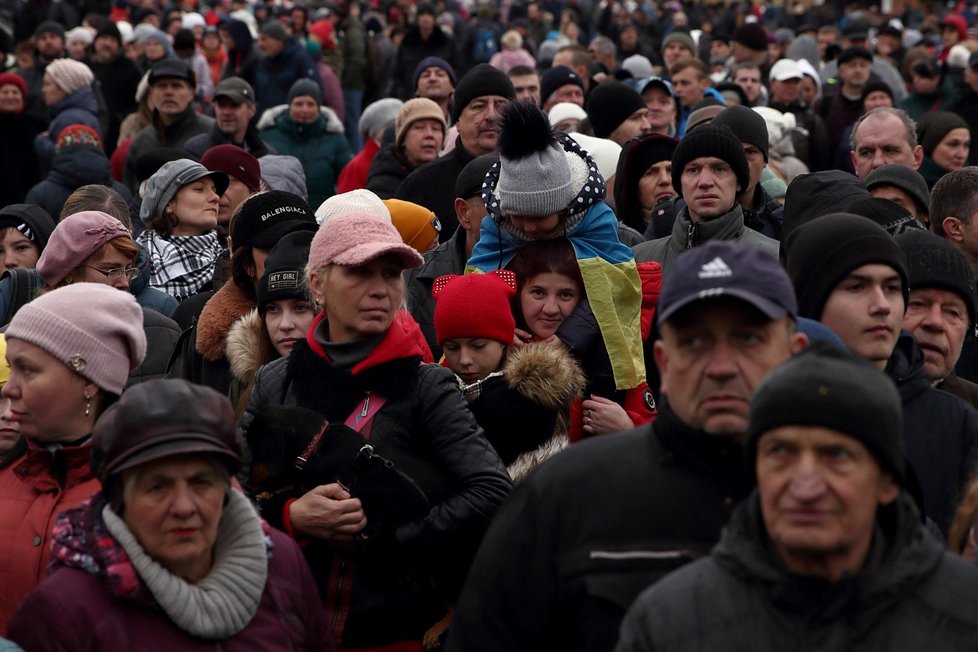 Čekání na humanitární pomoc v osvobozeném Chersonu (18. 11. 2022)