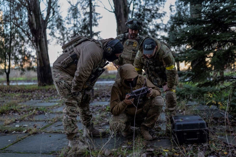 Ukrajinští vojáci při operaci proti ruským silám v Chersonské oblasti, 19. 11. 2022