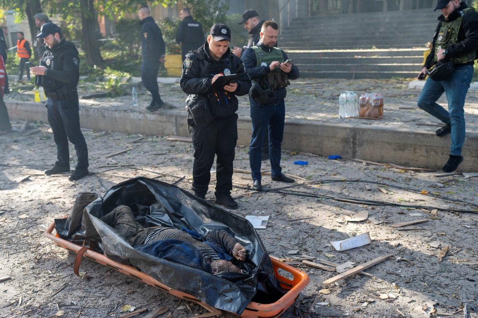 Škody po ruském ostřelování Kyjeva (17.10.2022)