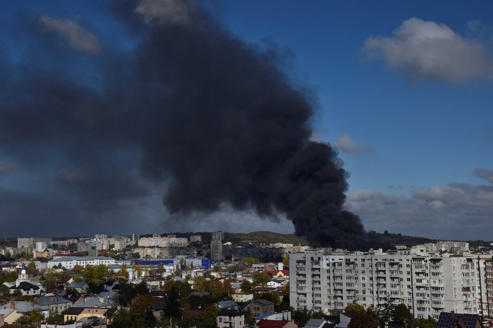 Následky ruských raketových útoků na Lvov (10.10.2022)