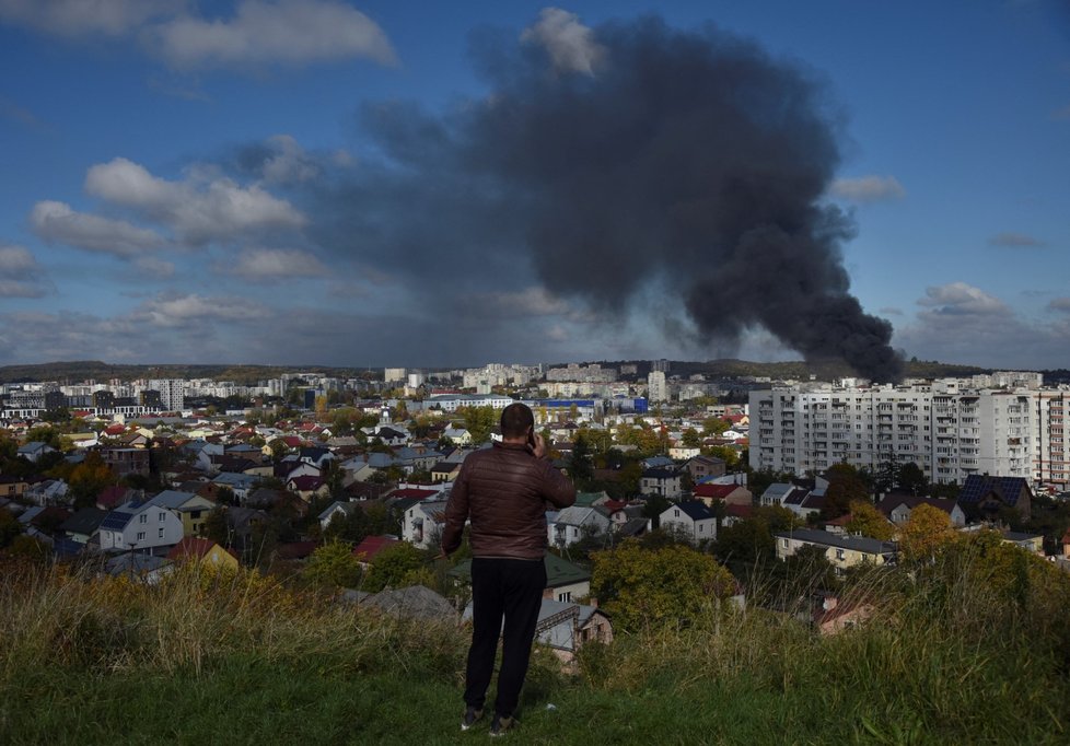 Následky ruských raketových útoků na Lvov (10.10.2022)