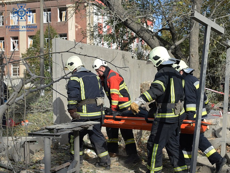 Následky ruského útoku na město Mykolajiv na Ukrajině (13. 10. 2022)