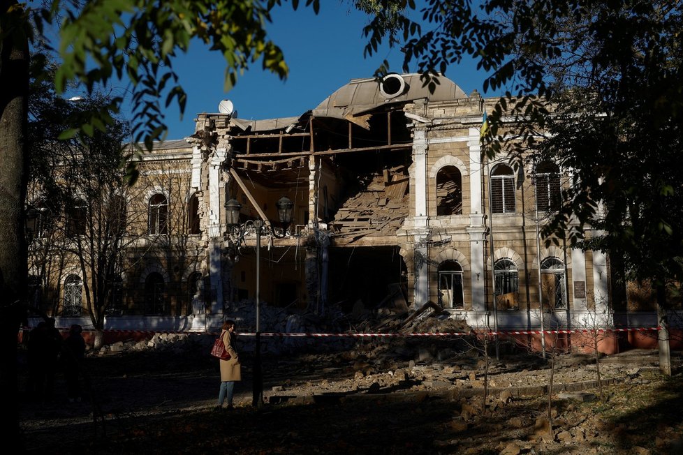 Následky ruského útoku na město Mykolajiv na Ukrajině (1. 11. 2022)