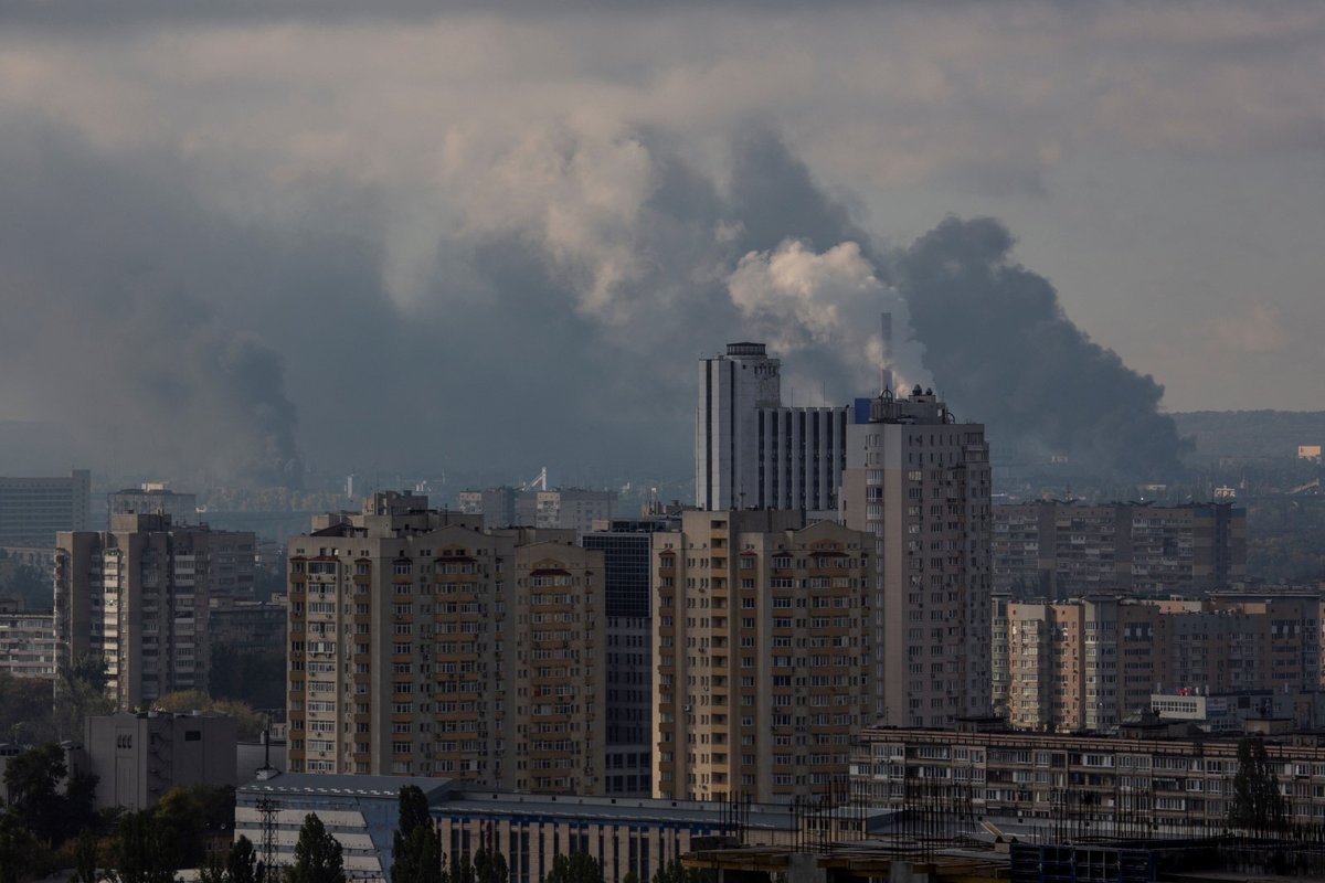 Následky ruských raketových útoků na Kyjev (10.10.2022)