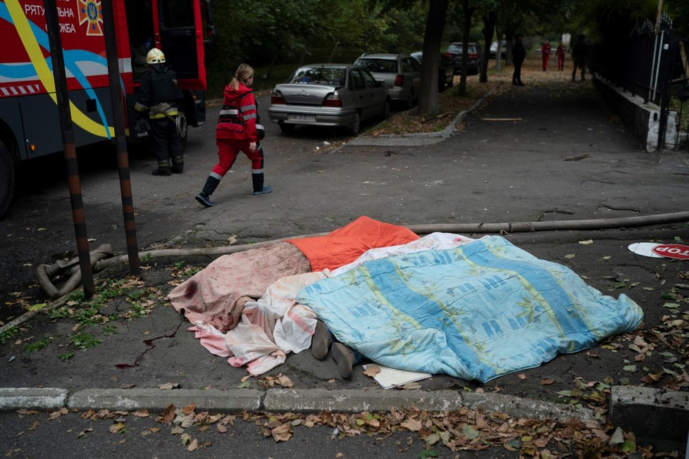 Následky ruských raketových útoků na Kyjev (10.10.2022)