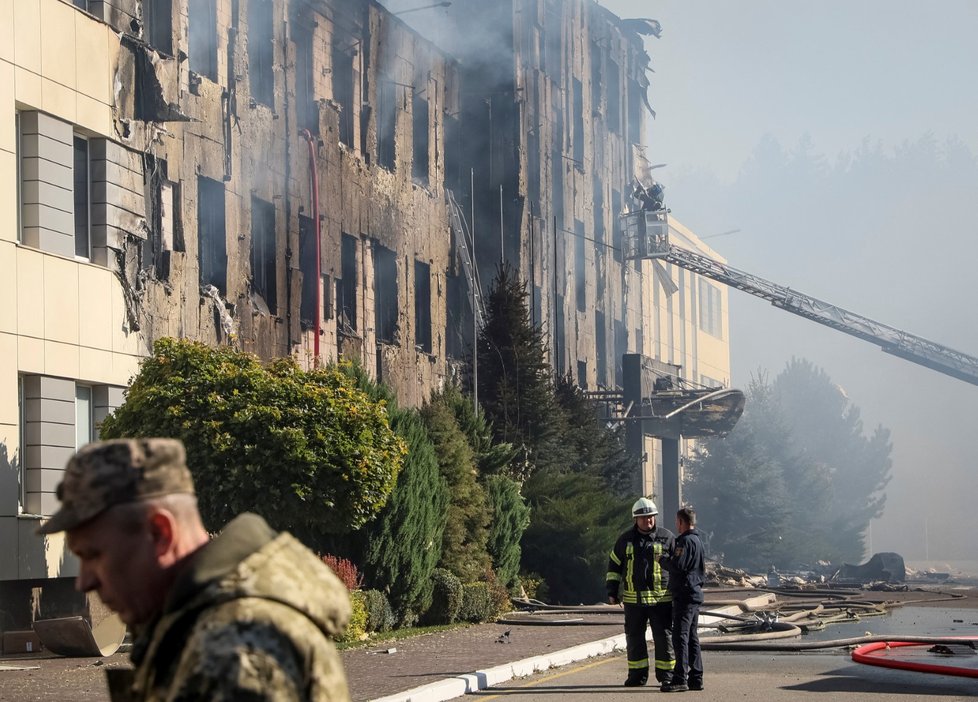 Následky ruských raketových útoků na Kyjev (10.10.2022)