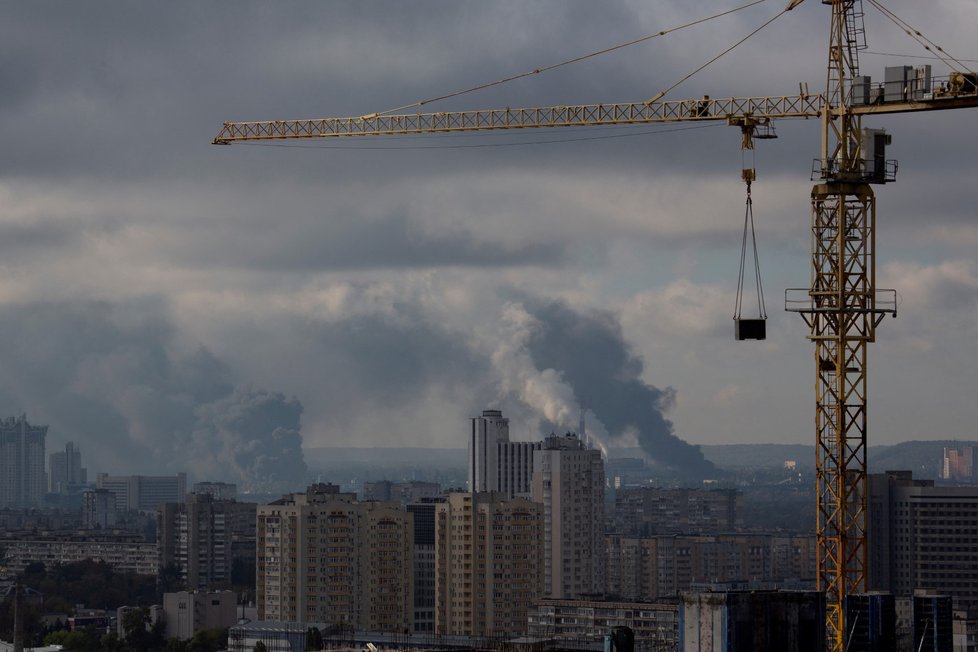 Následky ruských raketových útoků na Kyjev (10.10.2022)