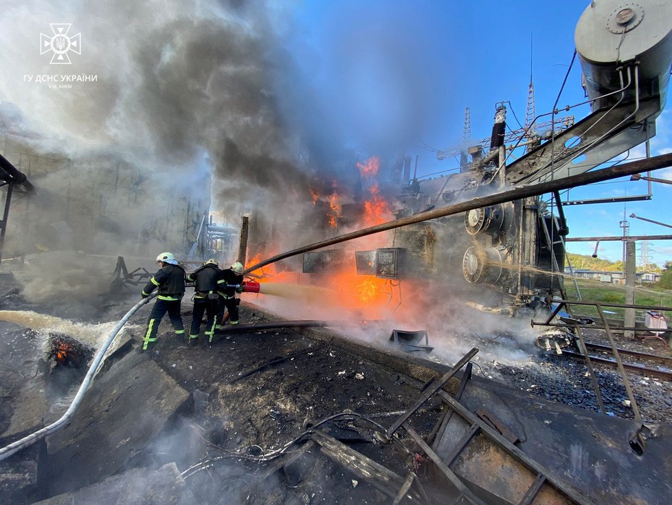 Následky ruských raketových útoků na Kyjev (10.10.2022)