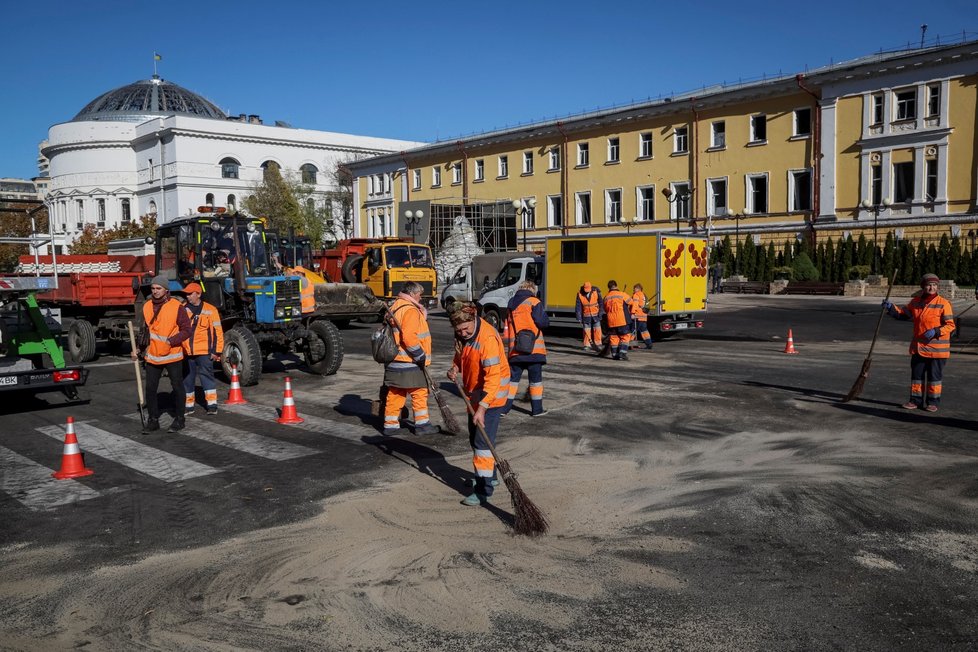 Následky ruských raketových útoků na Kyjev (10.10.2022)