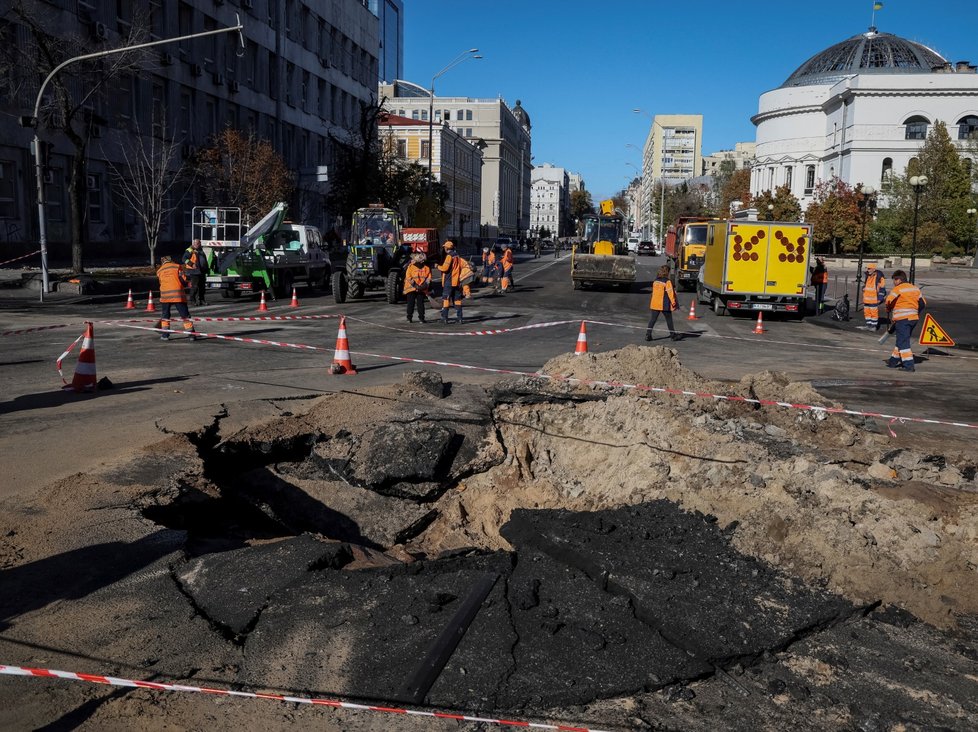 Následky ruských raketových útoků na Kyjev (10.10.2022)