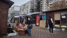 Odklízení škod po ruském útoku nedaleko Kyjeva (30.11.2025)