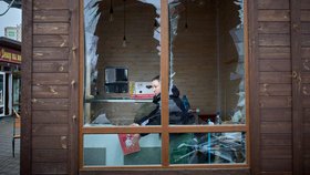 Odklízení škod po ruském útoku nedaleko Kyjeva (30.11.2025)