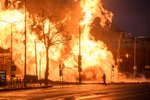Kyjev: Exploze a požár po ruském raketovém bombardování (2. 1. 2024).