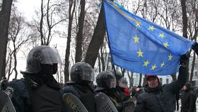 Ukrajincům se nelíbí, že prezident Janukovyč odmítl podepsat asociační dohody s EU