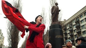 Socha Vladimira Iljiče Lenina v roce 1997: Teď už na tomto místě nestojí