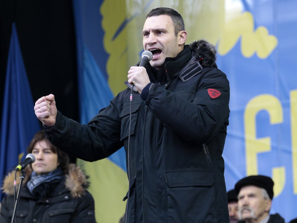 Boxerský šampion Vitalij Kličko promlouvá k ukrajinským demonstrantům