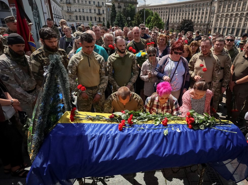 Pohřeb padlého ukrajinského vojáka v Kyjevě (22.6.2022)