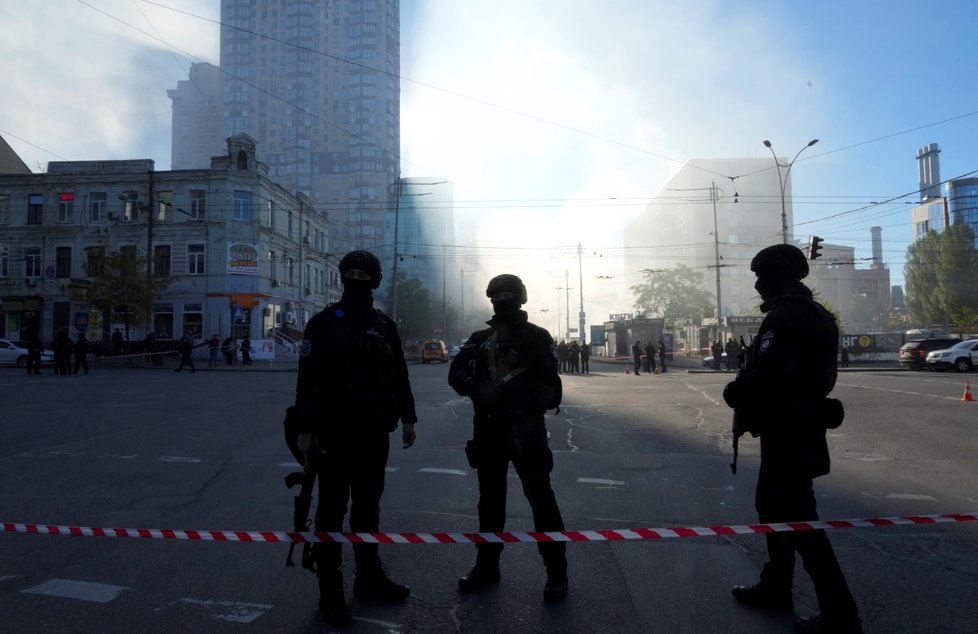 Následky ruského útoku na Kyjev (17.10.2022)
