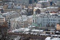 Prudký pokles teplot dalším problémem pro Ukrajince: V Kyjevě napadl sníh, hrozí nové výpadky