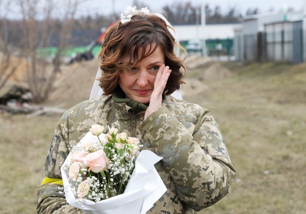 Svatba na bojové linii v Kyjevě (6. 3. 2022)