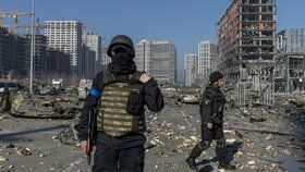 Rusové v Kyjevě zasáhli obchodní dům. (21. 3. 2022)