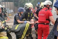 Raketový útok na Kyjev! Z trosek vyprostili malou holčičku, musela na operaci. Táta zemřel