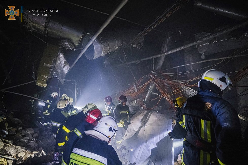 Rusové v Kyjevě zasáhli obchodní dům (21.3.2022)