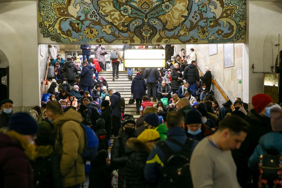 Kyjev: Stanice metra jako kryt před ruskými nálety.