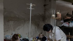 Válka na Ukrajině: Sklepení nemocnice v Kyjevě (2.3.2022)